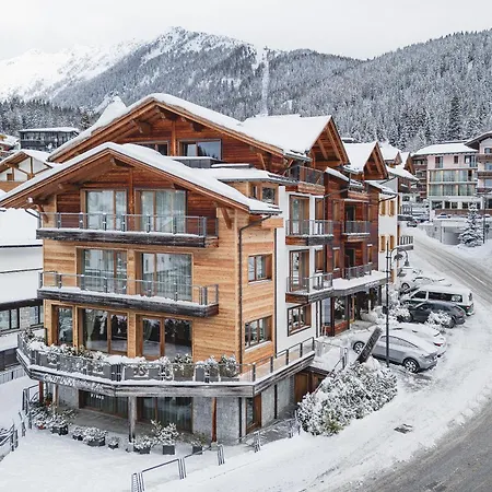 Laura Hotel 4*